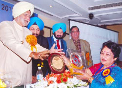 AIBCF HONOURS MRS. SUMAN GULATI 